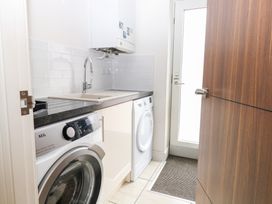 A laundry room with washing machine and dryer at Manor Park View in Norwich