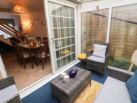 A conservatory with a seating area and a dining table at Cromer Holiday Home in Cromer