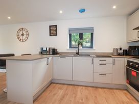 A kitchen with sink and appliances at Barn 5