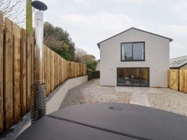 A house with a gravel pathway and wooden fence at Barn 5 