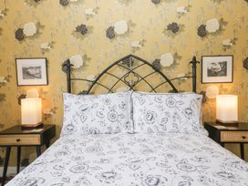 A bedroom with a bed and bedside tables at Apple Byrd in Kendal