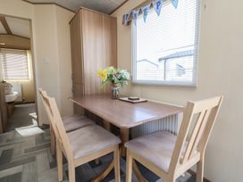 A dining room with a table and chairs at The Pad in 