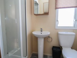 A bathroom with a sink, toilet, and shower at The Pad in 
