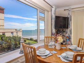 A dining room with a view of the ocean at Beachside