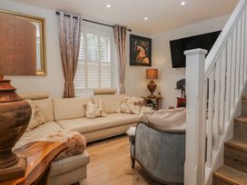 A living room with a sofa and lamps at Park View in Ambleside