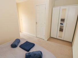 A bedroom with a bed and wardrobe at Swansea Escape in Swansea