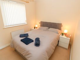 A bedroom with a bed and bedside tables at Swansea Escape in Swansea