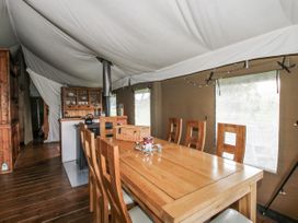 A dining area with a table and chairs at Pear Trees in Bewdley