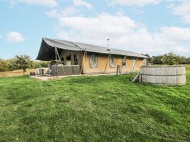 A yurt with a wooden hot tub in the outdoor area at Pear Trees in Bewdley
