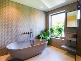 A bathroom with a bathtub and sink at Manor Farm House Merton near Bicester