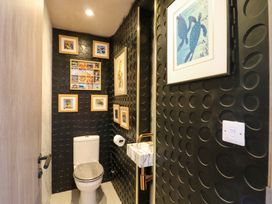 A bathroom with toilet and sink at Manor Farm House in Merton near Bicester