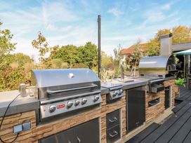 An outdoor kitchen with grill and pizza oven at Manor Farm House in Merton near Bicester