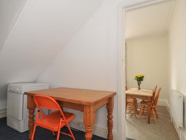 A dining area with a table and chairs at Violet's Rest in Exeter
