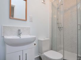 A bathroom with a sink, toilet, and shower at Violet's Rest in Exeter