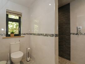 A bathroom with a toilet, sink, and shower at Willow Cottage in Whiteparish