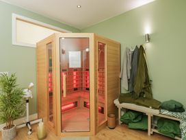 A sauna with towels and a plant at Willow Cottage in Whiteparish