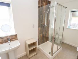 A bathroom with a shower, sink, and toilet at Lodge 12 South Hykeham