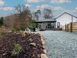 An outdoor area with gravel and seating at The Old Bunkhouse in Grasmere