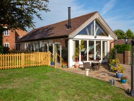 Nature's Lodge - Cotswolds - 1184756 - thumbnail photo 1