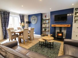 A dining room with a table and chairs at 6 Upperfield Street in Dolgellau