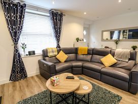 A living room with a sofa and coffee table at 6 Upperfield Street Dolgellau