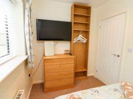 A bedroom with a television and a chest of drawers at Gelli - Morfa Nefyn, Morfa Nefyn
