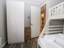 A bedroom with a wardrobe and bunk bed at Costapacket in Windermere