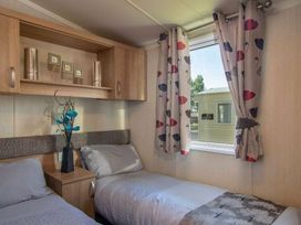 Marton Mere Holiday Village - Holiday Accommodation 10020 - Lake District - 1184871 - thumbnail photo 4