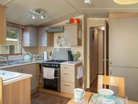 Marton Mere Holiday Village - Holiday Accommodation 10020 - Lake District - 1184871 - thumbnail photo 7