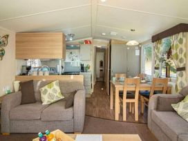 Marton Mere Holiday Village - Holiday Accommodation 10020 - Lake District - 1184871 - thumbnail photo 9