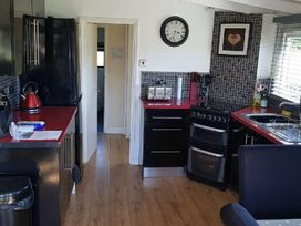 Hafan y Mor Haven - Holiday Accommodation 10104 - North Wales - 1184879 - thumbnail photo 5