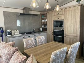 Seashore Holiday Park - Holiday Accommodation 10130 - Norfolk - 1184881 - thumbnail photo 5