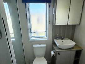 Seashore Holiday Park - Holiday Accommodation 10130 - Norfolk - 1184881 - thumbnail photo 12