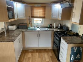 Lydstep Beach - Holiday Accommodation 1010 - South Wales - 1184888 - thumbnail photo 10