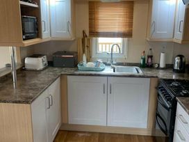 Lydstep Beach - Holiday Accommodation 1010 - South Wales - 1184888 - thumbnail photo 11