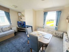 Cala Gran Holiday Park - Holiday Accommodation 1012 - Lake District - 1184889 - thumbnail photo 3