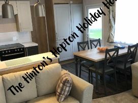 Hopton Holiday Village - Holiday Accommodation 10129 - Suffolk & Essex - 1184890 - thumbnail photo 2