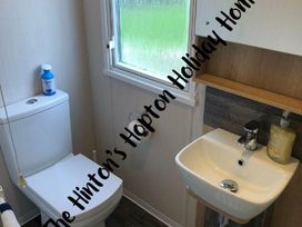 Hopton Holiday Village - Holiday Accommodation 10129 - Suffolk & Essex - 1184890 - thumbnail photo 5