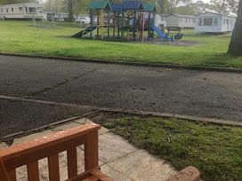 Hopton Holiday Village - Holiday Accommodation 10129 - Suffolk & Essex - 1184890 - thumbnail photo 13