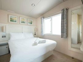 Presthaven Beach Resort - Holiday Accommodation 10271 - North Wales - 1184900 - thumbnail photo 8