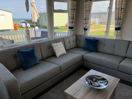 Skipsea Sands Holiday Park - Holiday Accommodation 10304 - North Yorkshire (incl. Whitby) - 1184901 - thumbnail photo 4