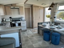Skipsea Sands Holiday Park - Holiday Accommodation 10304 - North Yorkshire (incl. Whitby) - 1184901 - thumbnail photo 5