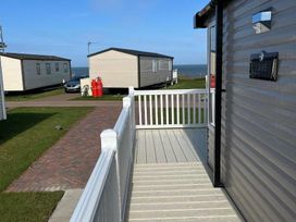 Skipsea Sands Holiday Park - Holiday Accommodation 10304 - North Yorkshire (incl. Whitby) - 1184901 - thumbnail photo 11