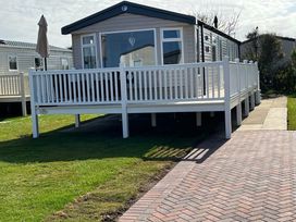Skipsea Sands Holiday Park - Holiday Accommodation 10304 - North Yorkshire (incl. Whitby) - 1184901 - thumbnail photo 14