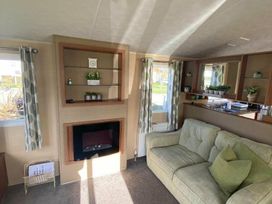 Cayton Bay Caravan Park - Holiday Accommodation 10385 - North Yorkshire (incl. Whitby) - 1184907 - thumbnail photo 2