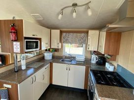Cayton Bay Caravan Park - Holiday Accommodation 10385 - North Yorkshire (incl. Whitby) - 1184907 - thumbnail photo 3