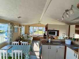 Cayton Bay Caravan Park - Holiday Accommodation 10385 - North Yorkshire (incl. Whitby) - 1184907 - thumbnail photo 5