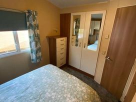 Cayton Bay Caravan Park - Holiday Accommodation 10385 - North Yorkshire (incl. Whitby) - 1184907 - thumbnail photo 6
