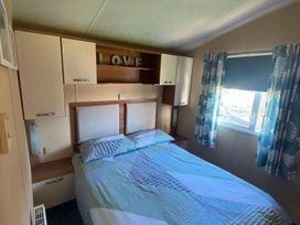 Cayton Bay Caravan Park - Holiday Accommodation 10385 - North Yorkshire (incl. Whitby) - 1184907 - thumbnail photo 7
