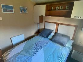 Cayton Bay Caravan Park - Holiday Accommodation 10385 - North Yorkshire (incl. Whitby) - 1184907 - thumbnail photo 8